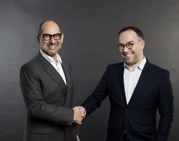 Prof. Jian Farhadi (links), CEO und Inhaber von PSG, mit dem neuen Eigentümer, Marc-André Christinat, CEO Affidea Schweiz.